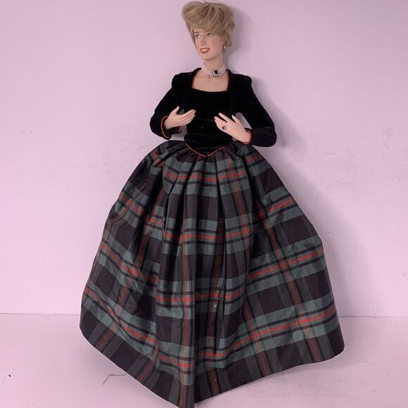 Franklin Mint Jewelry - Franklin Mint Diana Princess of Charm Porcelain Dolll. With Ring And Necklace‎
